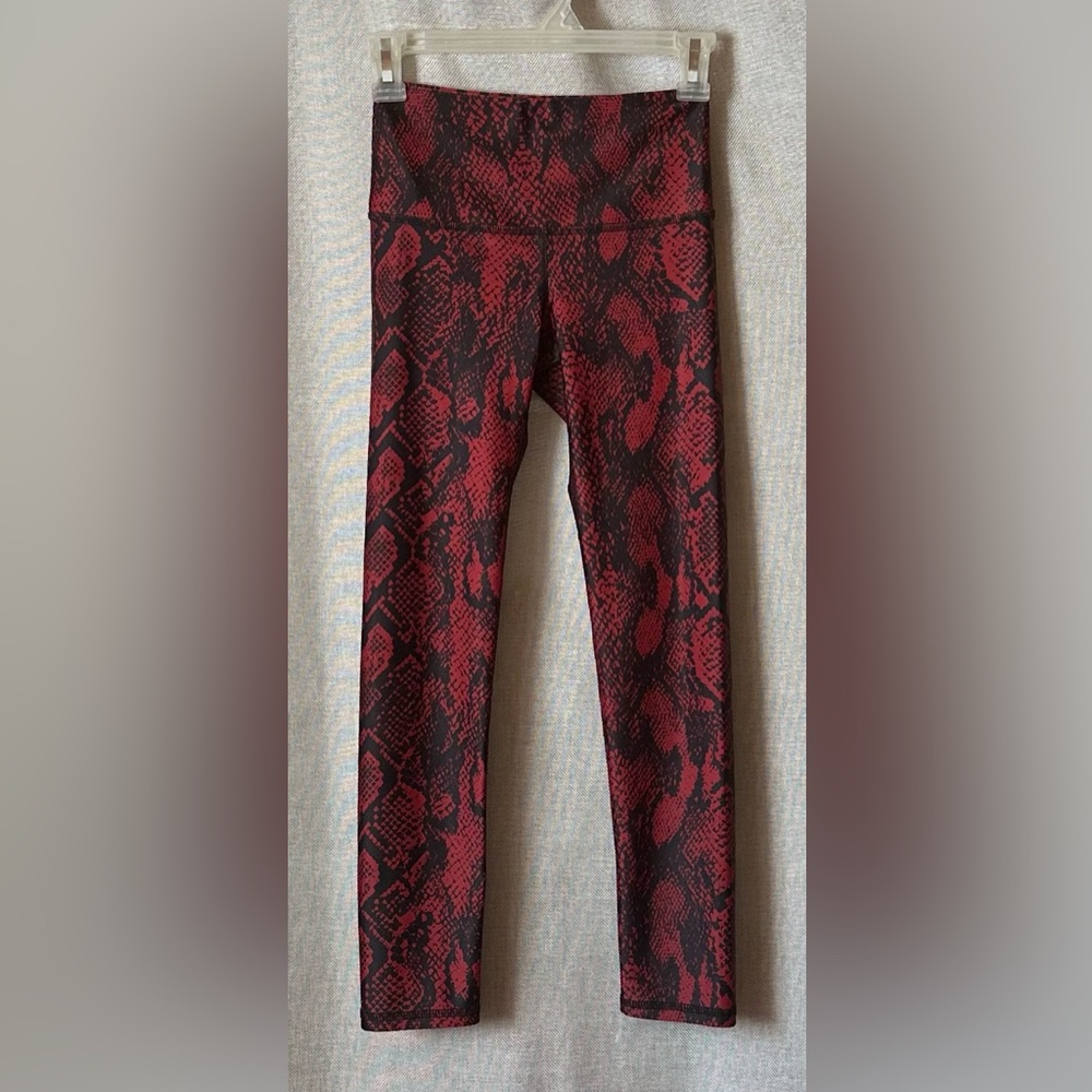 Noli Active•snakeskin animal print mid-rise leggings•XS•polyester•red/black
